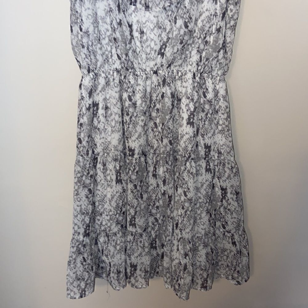 entro Grey Flowy Dress Size: Large - Picture 3 of 7